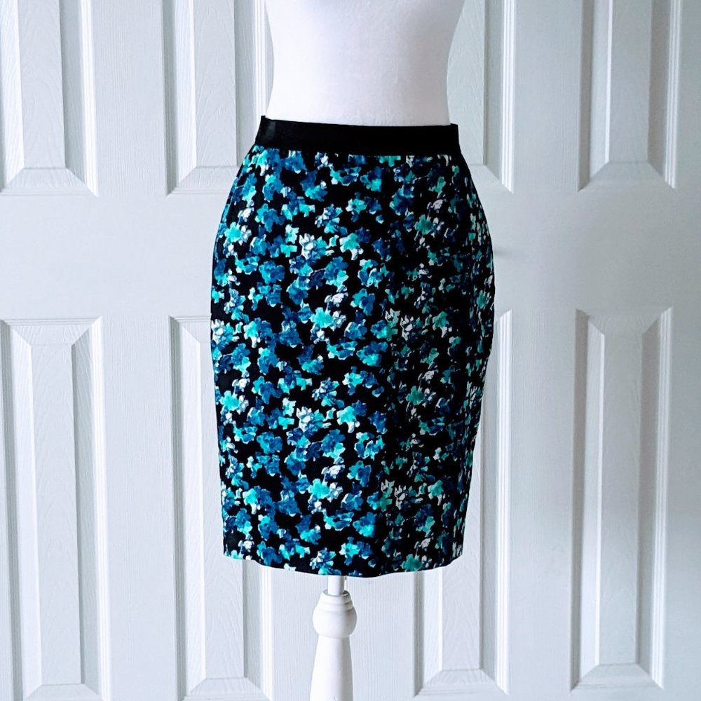 ANN TAYLOR Women's Pencil Skirt  Size 4  Blue Floral